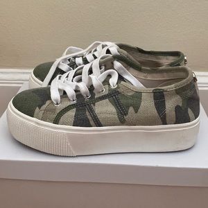 Steve Madden Camo Platform Sneaker